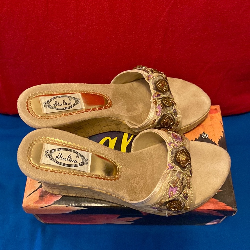 Corkscrew platform sandals